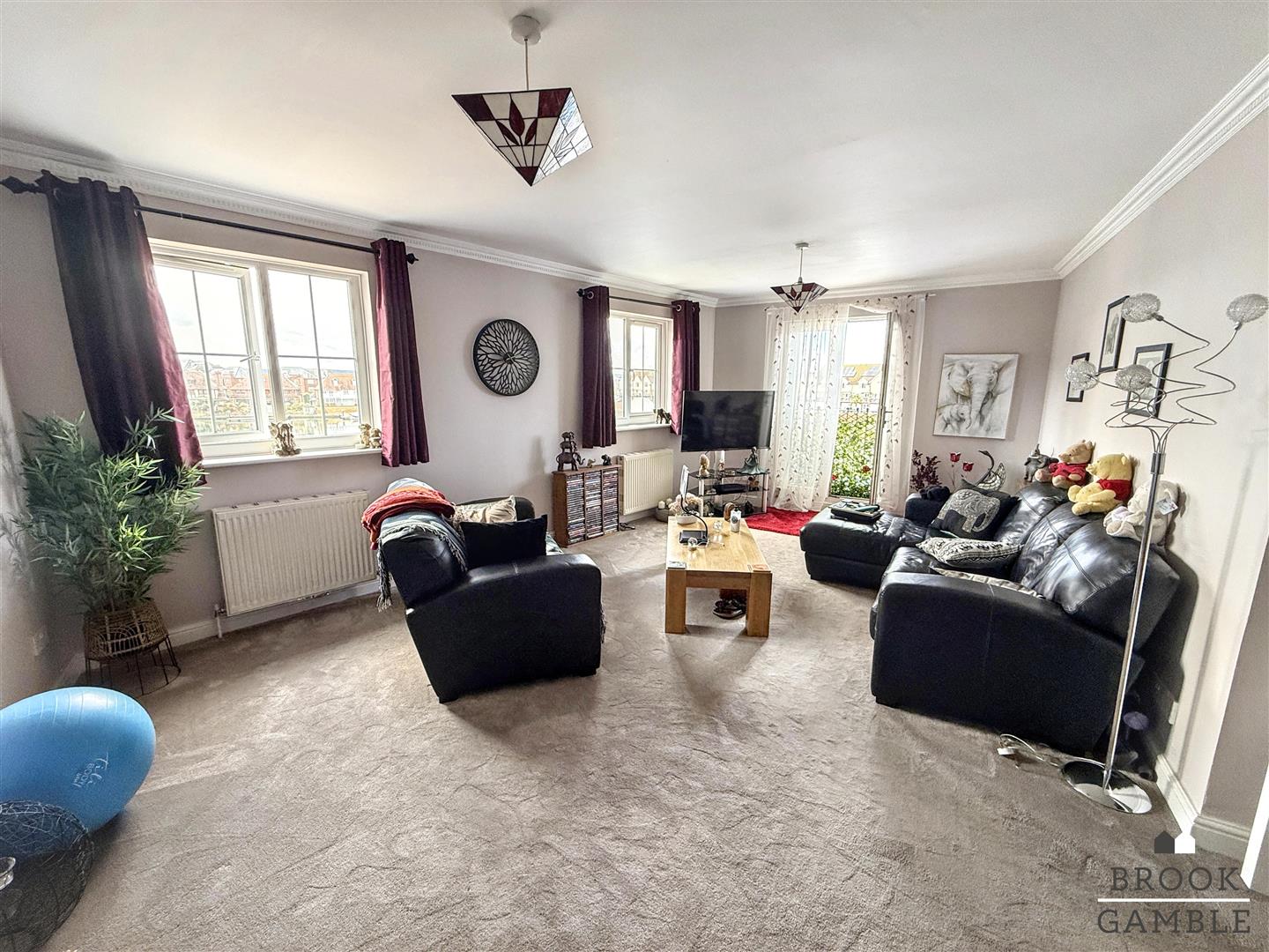 1 Bedroom Apartment. Long Beach View in Eastbourne, East Sussex 3